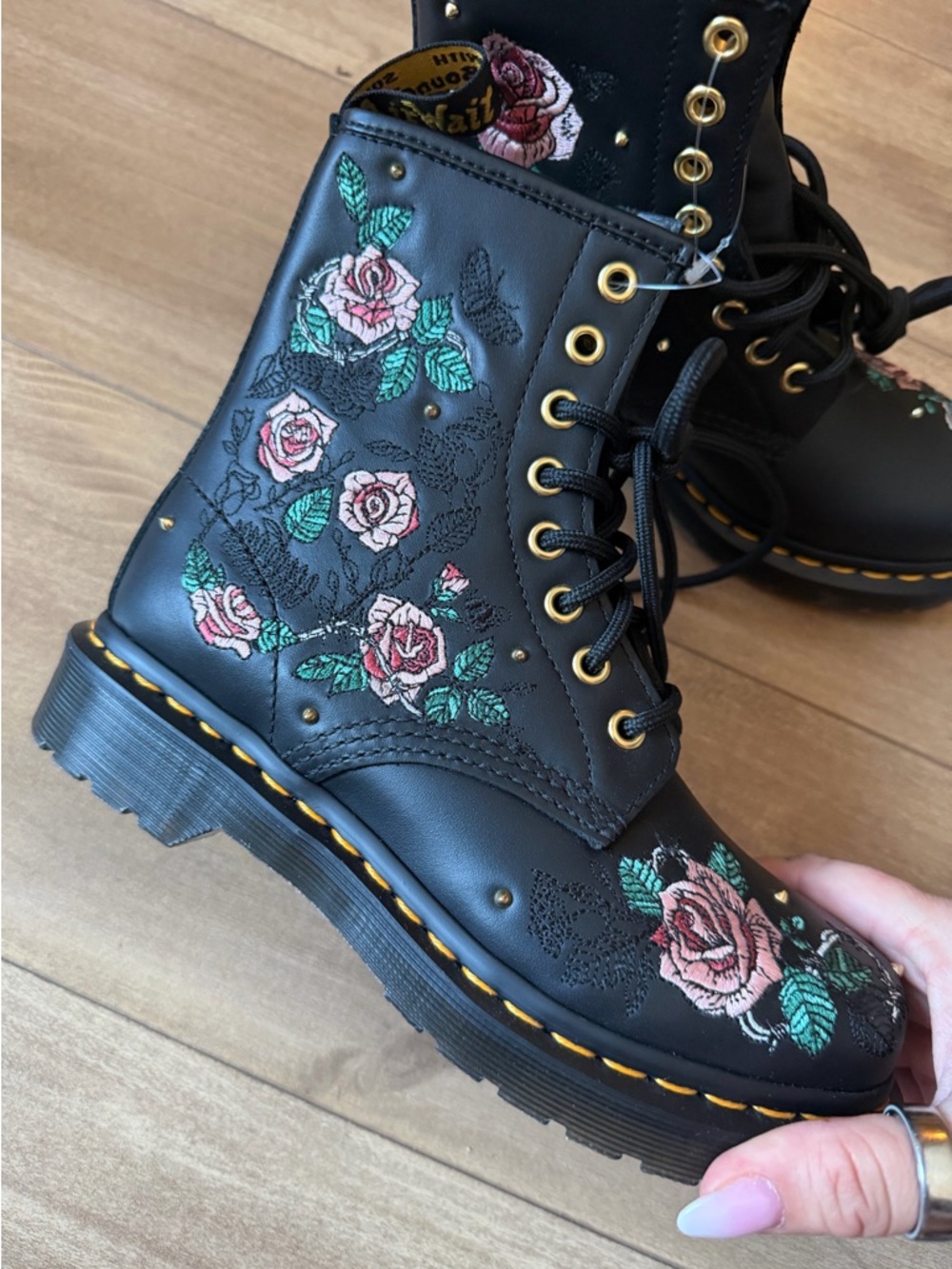 💗 Dr. Martens 1460 Vonda Chain Boots with Pink Rose Embroidery Black Leather 5 - Picture 2 of 9